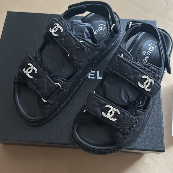 SOLD!!! Chanel F23 contoured sandals - Picture 5 of 12